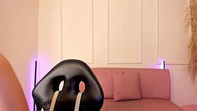 Snapshot of Lilily_lv chatting on December 18, 12:22 pm Lilily lv online show from December 18, 12:22 pm