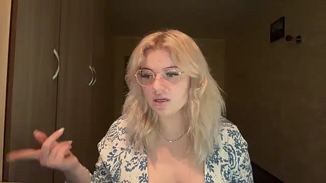 sunshinyflash online show from November 11, 5:13 pm