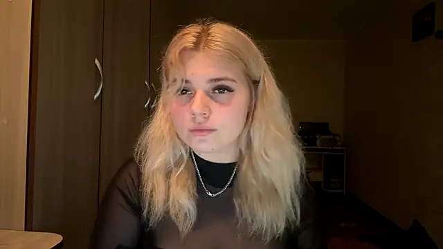 sunshinyflash online show from November 24, 4:40 pm