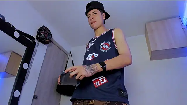 Snapshot of Mateo_Escobar chatting on September 10, 4:51 pm Mateo Escobar online show from September 10, 4:51 pm