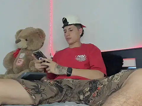 Snapshot of Mateo_Escobar chatting on November 8, 4:45 am Mateo Escobar online show from November 8, 4:45 am