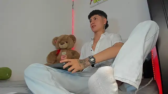 Snapshot of Mateo_Escobar chatting on November 13, 10:30 pm Mateo Escobar online show from November 13, 10:30 pm