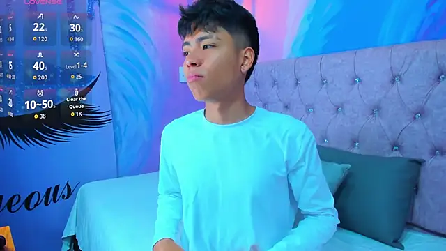 MaxiWildd online show from April 6, 1:01 pm