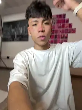 MaxiWildd online show from April 9, 1:05 pm