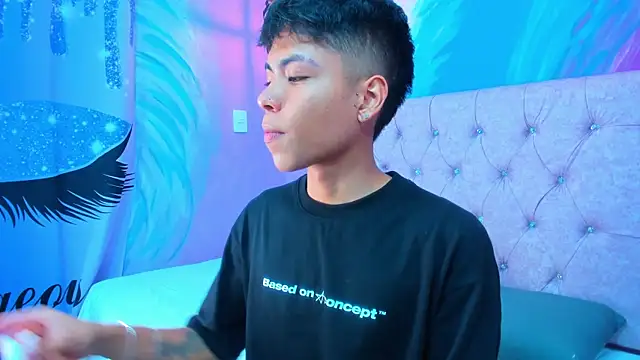 MaxiWildd online show from May 23, 1:04 pm