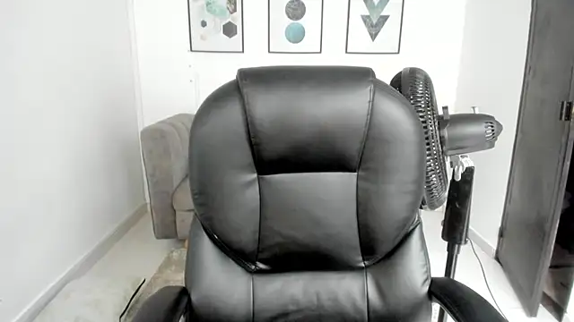 Snapshot of violettasweet__ chatting on October 2, 9:33 pm violettasweet   online show from October 2, 9:33 pm