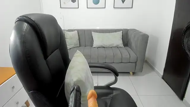 Snapshot of violettasweet__ chatting on October 27, 10:52 am violettasweet   online show from October 27, 10:52 am