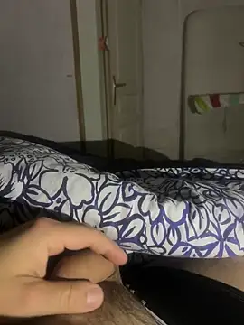 Snapshot of carapace31 chatting on December 18, 1:33 am carapace31 online show from December 18, 1:33 am