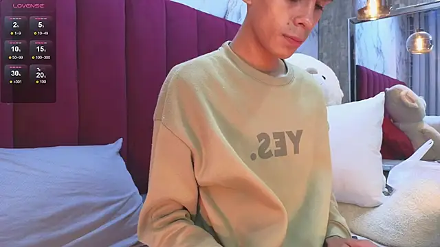 PrincePoppy online show from March 22, 2:04 am