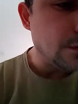 Snapshot of Bradd_32 chatting on May 17, 5:09 pm Bradd 32 online show from May 17, 5:09 pm