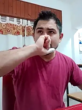 Snapshot of Bradd_32 chatting on May 28, 11:51 am Bradd 32 online show from May 28, 11:51 am