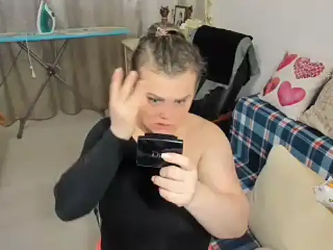 MildMature online show from December 23, 7:30 pm