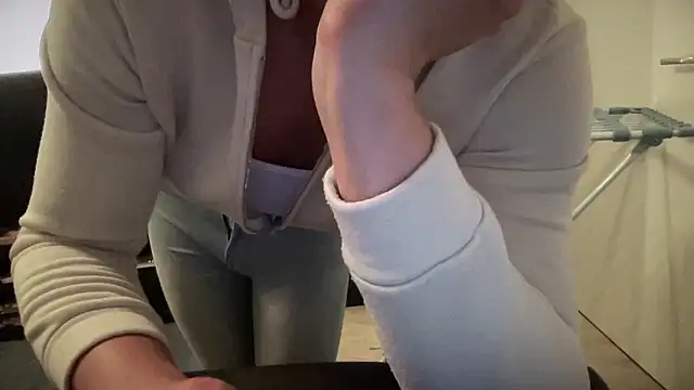 Sweetbooy90 online show from January 18, 1:42 am