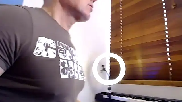 Snapshot of tomfoxcam chatting on November 4, 9:30 am tomfoxcam online show from November 4, 9:30 am