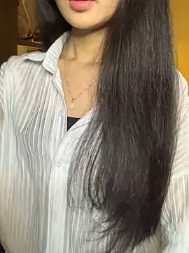 Nhinhi18 online show from February 28, 4:30 pm