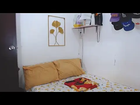 Snapshot of HornyCoupleCum chatting on March 24, 9:36 am HornyCoupleCum online show from March 24, 9:36 am