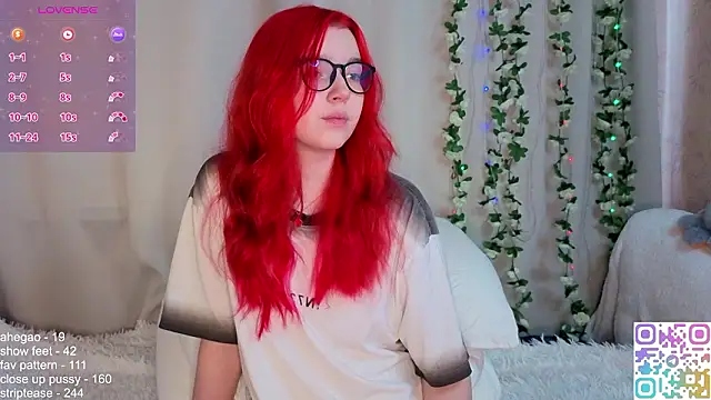 Snapshot of little_Teya chatting on March 5, 8:43 am little Teya online show from March 5, 8:43 am