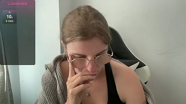 BustyKellyXXX online show from October 6, 8:56 am