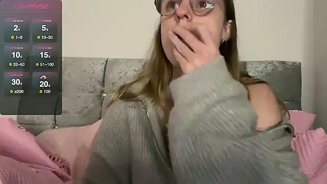 BustyKellyXXX online show from November 15, 6:59 pm