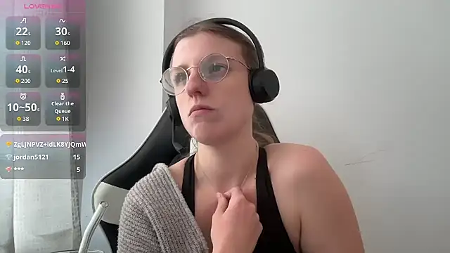 BustyKellyXXX online show from April 3, 10:46 am