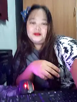 sweetbigtits19 online show from April 9, 3:28 am