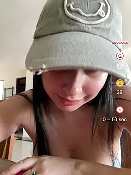 Snapshot of lucy_grey25 chatting on May 6, 3:06 pm lucy grey25 online show from May 6, 3:06 pm