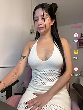 Snapshot of lucy_grey25 chatting on May 31, 7:15 pm lucy grey25 online show from May 31, 7:15 pm