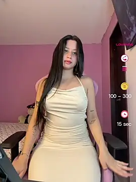 Snapshot of lucy_grey25 chatting on June 18, 8:24 pm lucy grey25 online show from June 18, 8:24 pm