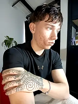 Snapshot of Logan_sixxer chatting on September 13, 5:24 pm Logan sixxer online show from September 13, 5:24 pm