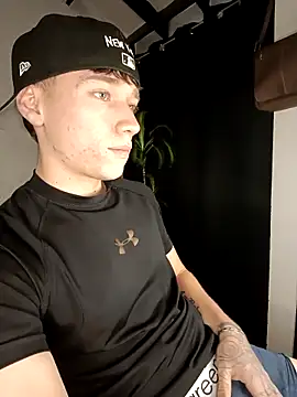 Snapshot of Logan_sixxer chatting on September 20, 10:44 pm Logan sixxer online show from September 20, 10:44 pm