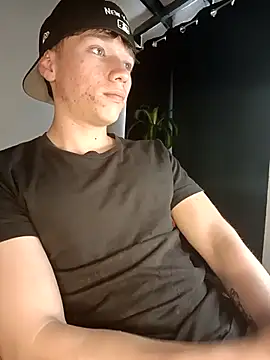 Snapshot of Logan_sixxer chatting on September 25, 7:39 pm Logan sixxer online show from September 25, 7:39 pm