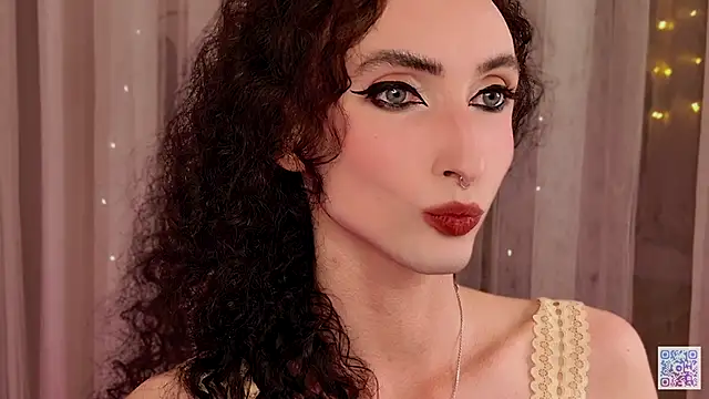 Snapshot of Queen_of_tease chatting on September 24, 4:54 pm Queen of tease online show from September 24, 4:54 pm