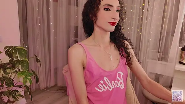 Snapshot of Queen_of_tease chatting on October 6, 4:59 pm Queen of tease online show from October 6, 4:59 pm