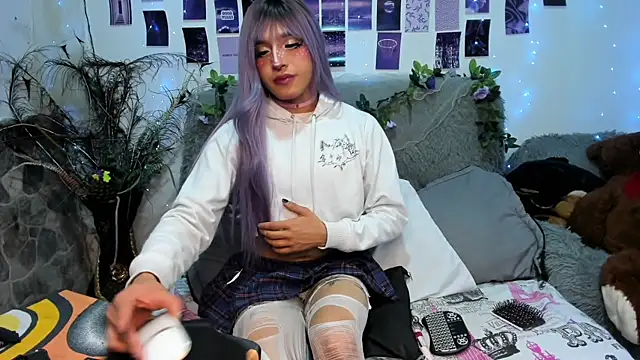 Snapshot of _viollette_ chatting on February 11, 12:04 am viollette online show from February 11, 12:04 am