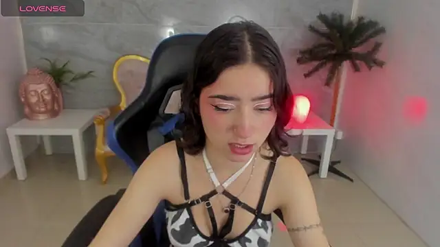 venuss09 s online show from November 17, 1:50 pm