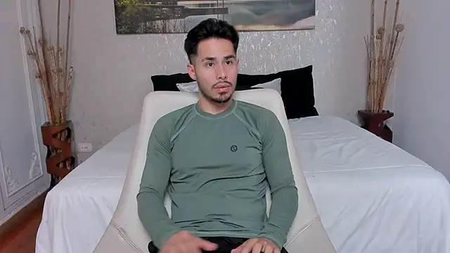 Snapshot of loghan_fox chatting on September 11, 8:31 pm loghan fox online show from September 11, 8:31 pm