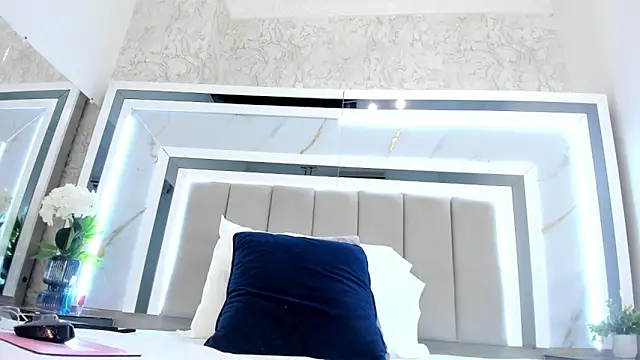 melodycharlotte online show from October 24, 12:12 pm