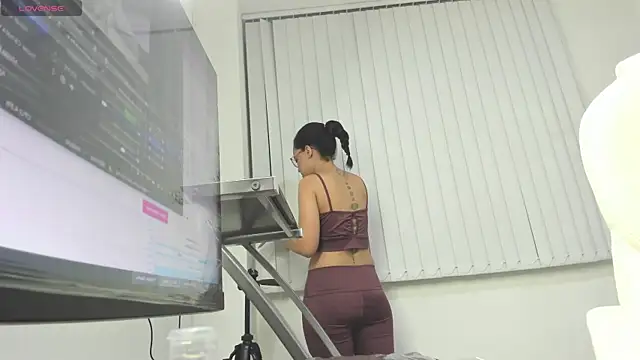 Snapshot of Ayshel_cooperr chatting on October 22, 4:13 am Ayshel cooperr online show from October 22, 4:13 am