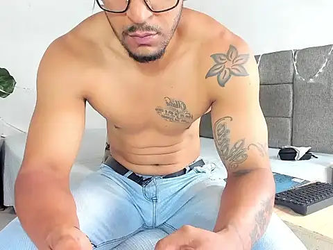 Snapshot of Edy_coltt chatting on January 14, 2:01 pm Edy coltt online show from January 14, 2:01 pm