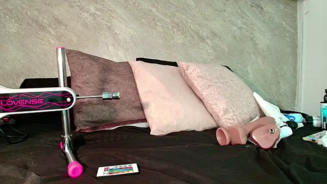 Dixie grey1 online show from April 14, 2:12 pm