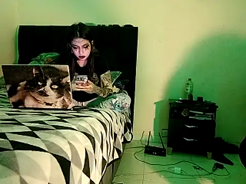 Snapshot of saenzjulieta1 chatting on October 29, 12:57 am saenzjulieta1 online show from October 29, 12:57 am