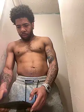 Snapshot of 1mistaGoodWood chatting on April 4, 7:55 pm 1mistaGoodWood online show from April 4, 7:55 pm