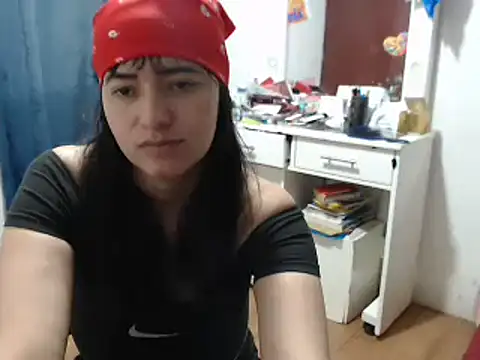 Snapshot of annie_clark2 chatting on December 10, 10:47 pm annie clark2 online show from December 10, 10:47 pm