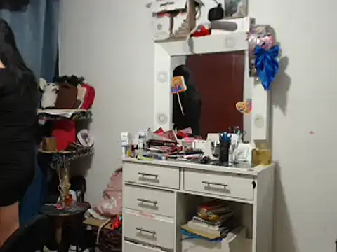 Snapshot of annie_clark2 chatting on December 12, 1:10 am annie clark2 online show from December 12, 1:10 am