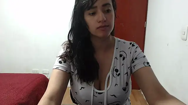 Snapshot of annie_clark2 chatting on March 6, 8:37 pm annie clark2 online show from March 6, 8:37 pm