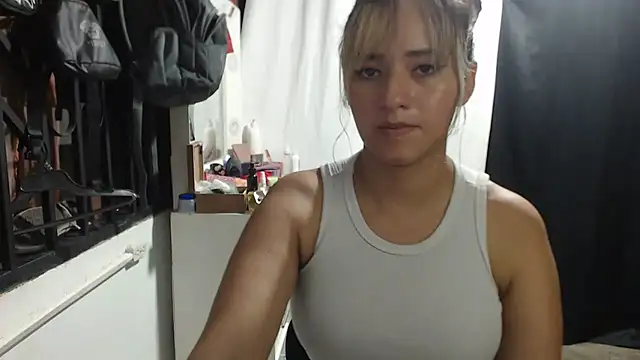 Snapshot of annie_clark2 chatting on October 3, 2:08 am annie clark2 online show from October 3, 2:08 am