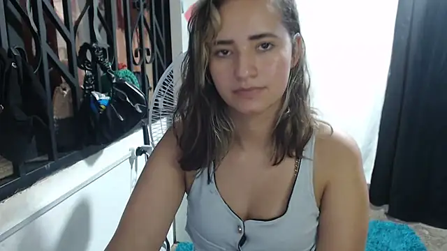 Snapshot of annie_clark2 chatting on November 6, 9:26 pm annie clark2 online show from November 6, 9:26 pm