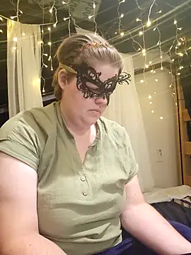 Snapshot of VeiledMuse chatting on September 25, 12:14 am VeiledMuse online show from September 25, 12:14 am