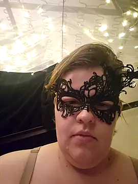 Snapshot of VeiledMuse chatting on October 2, 1:12 am VeiledMuse online show from October 2, 1:12 am