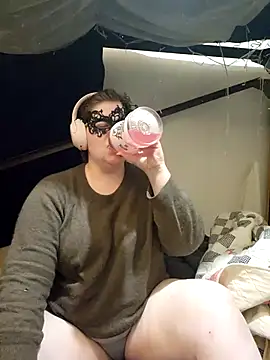 Snapshot of VeiledMuse chatting on October 21, 1:17 am VeiledMuse online show from October 21, 1:17 am